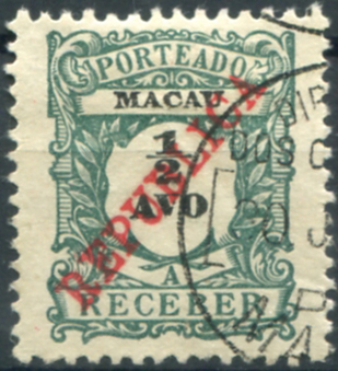 669.jpg -     Lote:    669                   Descrição:         1914 &mdash; Porteado. Emissão regular. Selos de 1904, com sobrecarga REPUBLICA tipografada localmente. MF POR23, &frac12; avo verde-azul. Exemplar usado, sem defeitos nem reparações, com boa cor. Certificado de peritagem de Leilões P. Dias, Lda. Valor de catálogo &euro; 600,00.         O       Valor Base:     &euro; 200,00     Valor Venda:     &euro;      