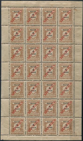 670.jpg -     Lote:    670                   Descrição:         1914 &mdash; Porteado. Emissão regular, com sobrecarga REPUBLICA tipografada localmente. MF POR26, 4 avos, castanho claro. Folha completa com 28 selos, com goma original sem charneira. Exemplar sem defeitos nem reparações. Valor de catálogo &euro; 308,00.         ***       Valor Base:     &euro; 45,00     Valor Venda:     &euro;      