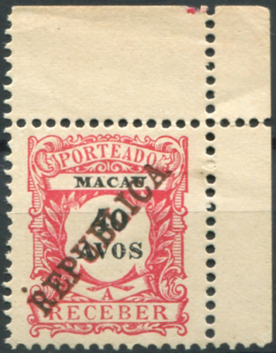 675.jpg -     Lote:    675                   Descrição:         1914 &mdash; Porteado. Emissão regular. Selos de 1904, com sobrecarga REPUBLICA, tipografada localmente. MF31a, 40 avos carmim, canto de folha. Exemplar novo sem goma, como emitido, sem defeitos nem reparações, com SOBRECARGA DUPLA a verde e vermelho. Valor de catálogo &euro; 42,00.         *       Valor Base:     &euro; 20,00     Valor Venda:     &euro;      