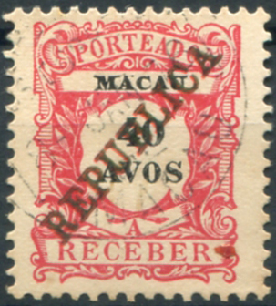 677.jpg -     Lote:    677                   Descrição:         1914 &mdash; Porteado. Emissão regular. Selos de 1904, com sobrecarga REPUBLICA, tipografada localmente. MF31a, 40 avos. Exemplar usado, sem defeitos nem reparações, com SOBRECARGA DUPLA a verde e vermelho. Certificado de peritagem de Leilões P. Dias, Lda. Valor de catálogo &euro; 42,00.         O       Valor Base:     &euro; 20,00     Valor Venda:     &euro;      