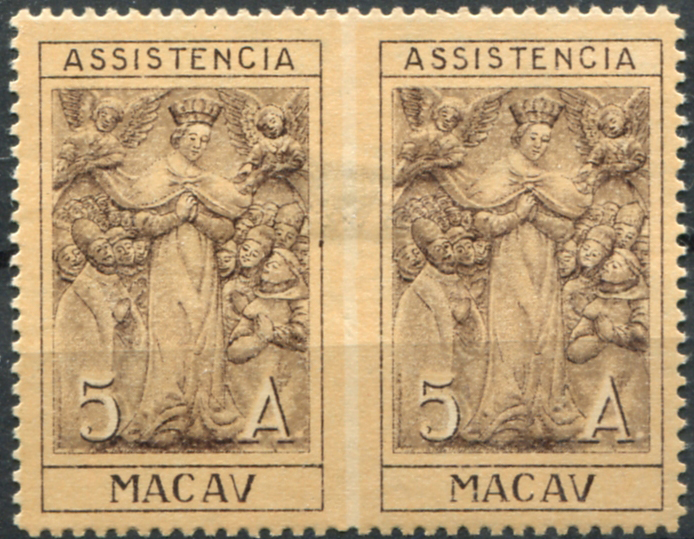 678.jpg -     Lote:    678                   Descrição:         1930 &mdash; Imposto Postal. Nossa Senhora das Misericórdias. MF IP6, 5 avos, sépia sobre castanho claro, denteado 11 de linha. Par horizontal com falta do denteado vertical entre os selos. Exemplar sem goma como emitido, sem reparações com ligeira transparência.         *       Valor Base:     &euro; 30,00     Valor Venda:     &euro;      