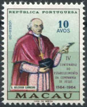 683.jpg -     Lote:    683                   Descrição:         1964 &mdash; IV Centenário do Estabelecimento da Companhia de Jesus. Não emitidos. MF NE6, 10 avos, fundo verde. Exemplar raro, novo sem sinal de charneira, sem defeitos nem reparações e com boa cor. Certificado de peritagem de J. Miranda da Mota. Valor de catálogo &euro; 900,00.         ***       Valor Base:     &euro; 300,00     Valor Venda:     &euro;      