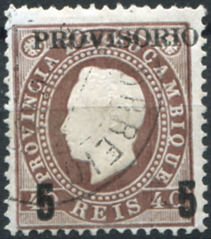 695.jpg -     Lote:    695                   Descrição:         1893 &mdash; D. Luís I, fita direita, com sobretaxa, tipografada localmente. Sobretaxa tipo (4) a azul, com 4,5mm de altura nos algarismos "5". MF27, 5 s/ 40 reis castanho vermelho, papel porcelana, denteado 12 Ÿ. Exemplar usado, sem defeitos nem reparações, com boa cor e relevo. Certificado de peritagem de J. Miranda da Mota. Valor de catálogo &euro; 220,00.         O       Valor Base:     &euro; 45,00     Valor Venda:     &euro;      