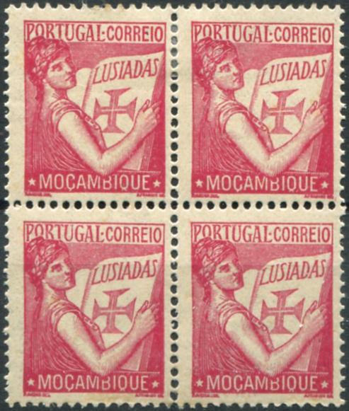 716.jpg -     Lote:    716                   Descrição:         1933 &mdash; Lusíadas. MF282, 85c carmim. Quadra com goma original, com sinal de charneira nos dois selos superiores e sem charneira os inferiores, SEM IMPRESSAO da taxa. Boa cor, sem defeitos ou reparações. Variedade não catalogada.         ***/**       Valor Base:     &euro; 40,00     Valor Venda:     &euro;      