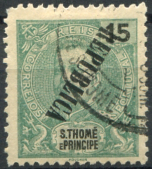 770.jpg -     Lote:    770                   Descrição:         1913 &mdash; D. Carlos I Mouchon. Selos de 1903, com sobrecarga REPUBLICA, tipografada localmente. MF139, 15 reis verde, papel liso a levemente pontinhado, denteado 11 Ÿ. Exemplar usado, sem reparações, com um dente ligeiramente curto e com a SOBRECARGA INVERTIDA. Não catalogado.         O       Valor Base:     &euro; 40,00     Valor Venda:     &euro;      