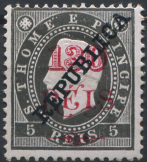 774.jpg -     Lote:    774                   Descrição:         1913 &mdash; D. Luía I Fita direita, com sobretaxa. Selos de 1903, com sobrecarga REPUBLICA, tipografada localmente. MF156, 130 reis s/ 5 reis preto, papel porcelana, denteado 12 Ÿ. Exemplar novo, com goma original e charneira, sem defeitos nem reparações. Valor de catálogo &euro; 410,00.         **       Valor Base:     &euro; 80,00     Valor Venda:     &euro;      