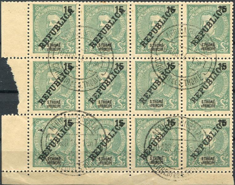 777.jpg -     Lote:    777                   Descrição:         1913 &mdash; D. Carlos I Mouchon. Selos de 1903, com sobrecarga REPUBLICA, zincogravada localmente. MF168, 15 reis verde, papel liso, denteado 11 Ÿ. Bloco com 12 selos usados (4x3), sem defeitos nem reparações.         O       Valor Base:     &euro; 30,00     Valor Venda:     &euro;      