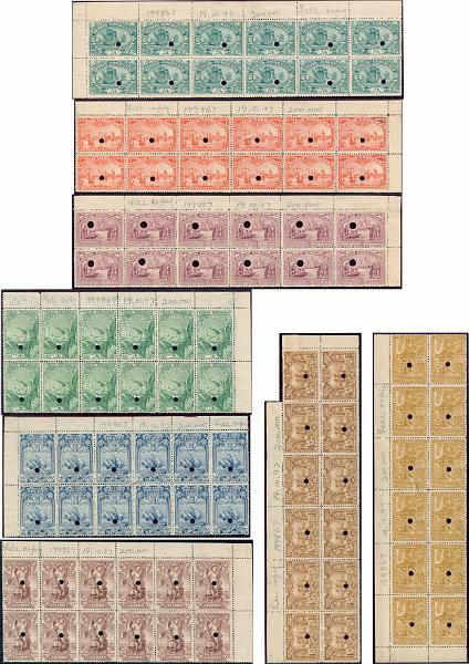 787.jpg -     Lote:    787                   Descrição:         1898 &mdash; 4.º Centenário da Descoberta do Caminho Marítimo para a Índia. Emissão para Timor. MF 50/57. Série completa em blocos de 12 selos (6x2) com perfuração de segurança, provenientes do arquivo da Waterlow & Sons, Ltd, com inscrições marginais a lápis "File copy / 199867 / 19.10.97 / 200.00 (respetivamente número de encomenda, data da 1.ª tiragem e número de selos emitidos). Conjunto muito raro, provavelmente único.         PRV       Valor Base:     &euro; 600,00     Valor Venda:     &euro;      