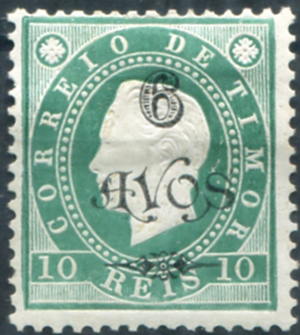 788.jpg -     Lote:    788                   Descrição:         1902 &mdash; D. Luís I. Fita direita, com sobretaxa. MF78, 6 avos s/ 10 reis verde, denteado 12 Ÿ, papel porcelana. Exemplar raro, com boa cor, sem reparações, com pequenos defeitos no papel porcelana comuns nestes selos, com boa cor e relevo. Certificado de peritagem de J. Miranda da Mota. Valor de catálogo &euro; 420,00.         **       Valor Base:     &euro; 85,00     Valor Venda:     &euro;      