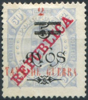 814.jpg -     Lote:    814                   Descrição:         1919 &mdash; Imposto Postal. D. Carlos I, com sobretaxa "2 / TAXA DE GUERRA", tipografada localmente. MF IP2, 2 avos s/ 5 avos s/ 50 reis azul claro, papel pontinhado, denteado 13 &frac12;. Exemplar muito raro, com boa cor, sem goma como emitidos, sem defeitos nem reparações. Certificado de peritagem de Leilões P. Dias, Lda. Valor de catálogo &euro; 4.000,00.         *       Valor Base:     &euro; 2.000,00     Valor Venda:     &euro;      