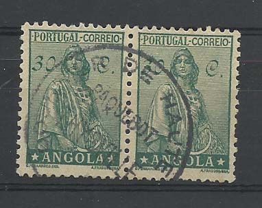 0646.jpg -     Lote:    646      Correio Marítimo      Angola       Descrição:         Marcas de paquetes em selos de Angola. 1932 &mdash; Ceres, novo tipo. CE233, 30c verde escuro. Par horizontal com carimbo batido a preto "COURRIER DE HAUTE MER / PAQUEBOT / THYSVILLE".         O       Valor Base:     &euro; 10,00     Valor Venda:     &euro; 10,00       