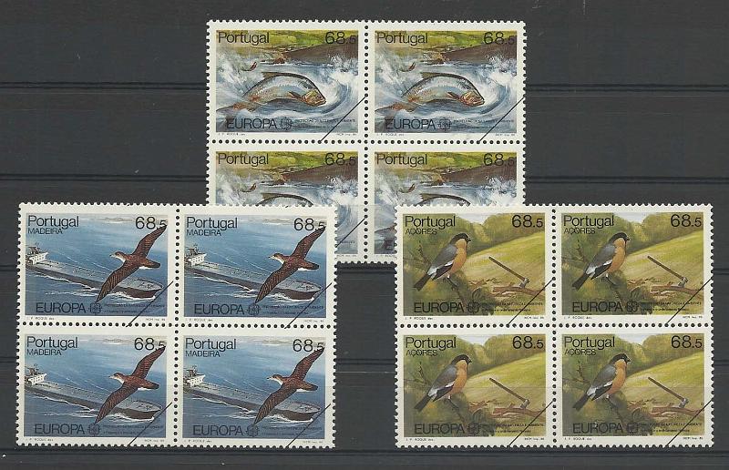 0708.jpg -     Lote:    708            Portugal       Descrição:         1986 &mdash; Europa CEPT * Portugal, Açores e Madeira. CE1756/58. Séries completas em quadras com traço oblíquo a preto no canto inferior direito. Exemplares de oferta dos CTT.        PRV       Valor Base:     &euro; 12,00     Valor Venda:     Retirado     