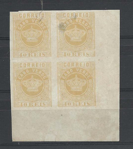 0719.jpg -     Lote:    719            Cabo Verde       Descrição:         1881/85 &mdash; Tipo Coroa. CE13, 40 reis amarelo. Bloco de 4 provas, canto de folha, não denteadas, sem goma.        PRV       Valor Base:     &euro; 20,00     Valor Venda:     Retirado     
