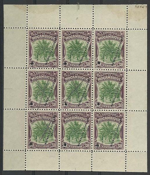 0729.jpg -     Lote:    729            Companhia de Moçambique       Descrição:         1918 &mdash; Motivos locais. CE129, 30c. Folha miniatura de apresentação com 9 selos em castanho e verde (cores não aprovadas) com sobrecarga a preto "WATERLOW & SONS LTD / SPECIMEN".        PRV       Valor Base:     &euro; 125,00     Valor Venda:     Retirado     