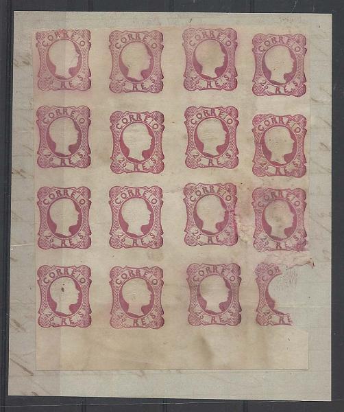 0855.jpg -     Lote:    855            Portugal       Descrição:         1856/58 &mdash; D. Pedro V. Cabelos anelados. CE13, 25 reis carmim rosa, cunho VI. Bloco de 16 selos, colados em fragmento. Dois selos com defeitos.         O       Valor Base:     &euro; 30,00     Valor Venda:     &euro; 65,00       