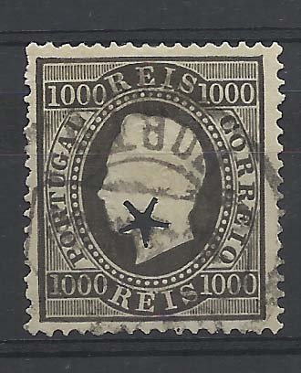 0928.jpg -     Lote:    928            Portugal       Descrição:         Perfurados. Perfurações da Telegrafia Eléctrica. 1884 &mdash; D. Luís I, fita direita. CE67, 1000 reis preto, denteado 13 &frac12;, papel liso, perfurado com estrela de 5 pontas.        O       Valor Base:     &euro; 12,00     Valor Venda:     &euro; 38,00       