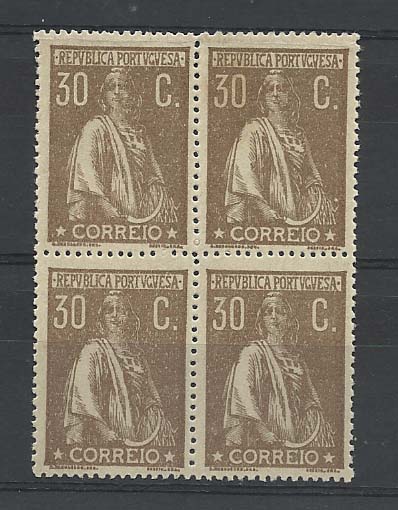 0990.jpg -     Lote:    990            Portugal       Descrição:         1920/22 &mdash; Ceres. CE242, 30c castanho. Quadra. Valor de catálogo &euro; 1.452,00.        ***       Valor Base:     &euro; 250,00     Valor Venda:     Retirado     