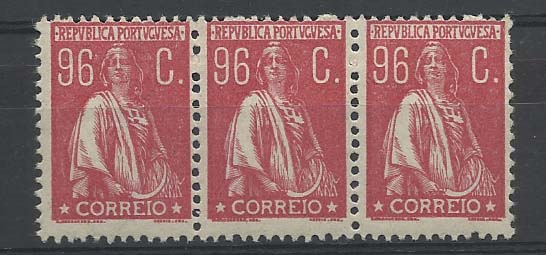 0995.jpg -     Lote:    995            Portugal       Descrição:         1924/26 &mdash; Ceres. Novas taxas e cores. CE287, 96c carmim. Tira horizontal de 3 selos. Valor de catálogo &euro; 342,00.        ***       Valor Base:     &euro; 35,00     Valor Venda:     &euro; 90,00       