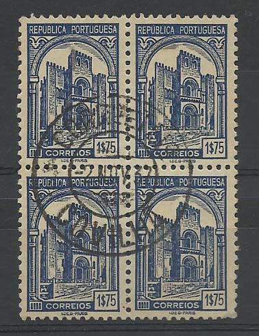 1027.jpg -     Lote:    1027            Portugal       Descrição:         1935 &mdash; Sé de Coimbra. CE575, 1$75 azul. Quadra obliterada com carimbo bem batido da Covilhã.        O       Valor Base:     &euro; 8,00     Valor Venda:     Retirado     