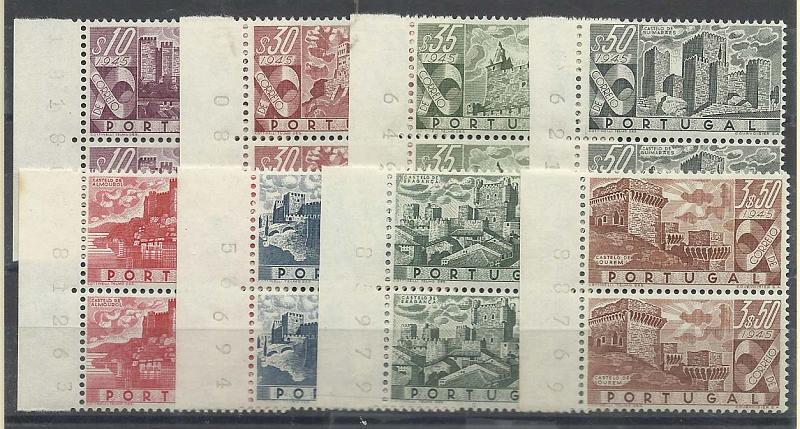 1040.jpg -     Lote:    1040            Portugal       Descrição:         1946 &mdash; Castelos de Portugal. CE664/71. Série completa em pares. Todos bordo de folhas com inscrições marginais. Valor de catálogo &euro; 582,00.        ***       Valor Base:     &euro; 80,00     Valor Venda:     &euro; 110,00       