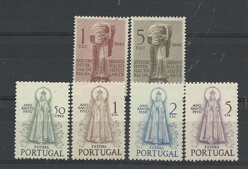 1057.jpg -     Lote:    1057            Portugal       Descrição:         1949/50 &mdash; Congresso de História da Arte + Ano Santo. CE713/14 + CE719/22. Séries completas. Selo CE722 sem sinal charneira. Valor de catálogo &euro; 150,20.        **       Valor Base:     &euro; 15,00     Valor Venda:     Retirado     