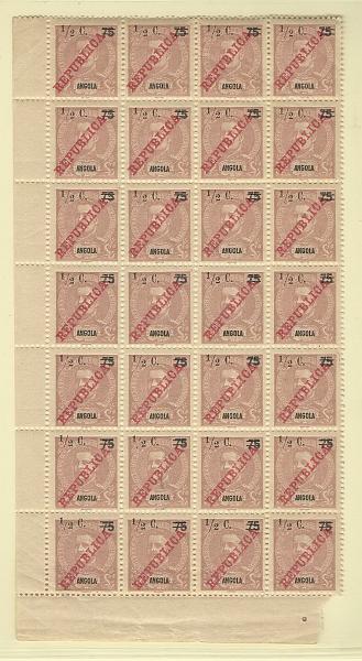 1151.jpg -     Lote:    1151            Angola       Descrição:         1919 &mdash; D. Carlos I, com sobretaxa e sobrecarga REPUBLICA da Casa da Moeda. CE188, &frac12; c s/ 75 reis. Folha completa com 28 selos. Dois selos com "2" mais fino e dois selos com traço de fracção mais curto. Valor de catálogo &euro; 156,40.        ***       Valor Base:     &euro; 30,00     Valor Venda:     &euro; 42,00       