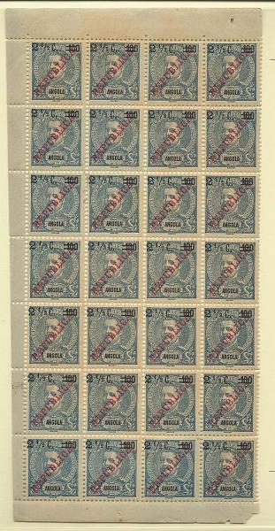 1152.jpg -     Lote:    1152            Angola       Descrição:         1919 &mdash; D. Carlos I, com sobretaxa e sobrecarga REPUBLICA da Casa da Moeda. CE189, 2 &frac12; c s/ 100 reis. Folha completa com 28 selos. Dois selos com traço de fracção curto. Valor de catálogo &euro; 152,40.        ***       Valor Base:     &euro; 30,00     Valor Venda:     &euro; 42,00       