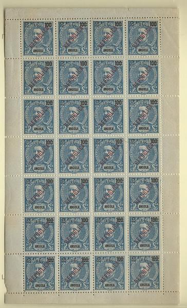 1154.jpg -     Lote:    1154            Angola       Descrição:         1919 &mdash; D. Carlos I, com sobretaxa e sobrecarga REPUBLICA local. CE193, 2 &frac12; c s/ 100 reis. Folha completa com 28 selos. Dois selos com traço de fracção curto. Valor de catálogo &euro; 152,40.        ***       Valor Base:     &euro; 30,00     Valor Venda:     &euro; 42,00       