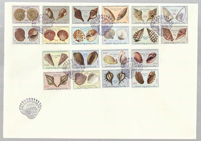 1162.jpg -     Lote:    1162            Angola       Descrição:         1974 &mdash; Conchas de Angola. CE562/581. Série completa em sobrescrito de média dimensão com carimbo comemorativo do 1.º dia de circulação (15.10.74).        FDC       Valor Base:     &euro; 8,00     Valor Venda:     &euro; 8,00       