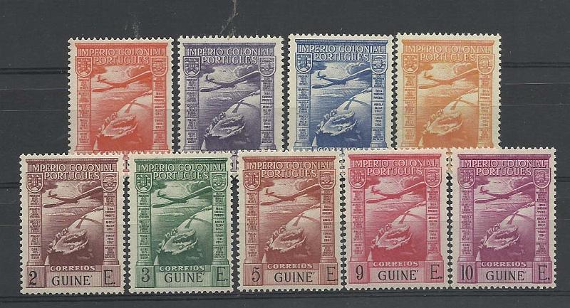 1194.jpg -     Lote:    1194            Guiné       Descrição:         1938 &mdash; Correio Aéreo. Império Colonial Português. CE CA 1/9. Série completa. Charneira quase imperceptível. Valor de catálogo &euro; 74,00,        **       Valor Base:     &euro; 15,00     Valor Venda:     Retirado     
