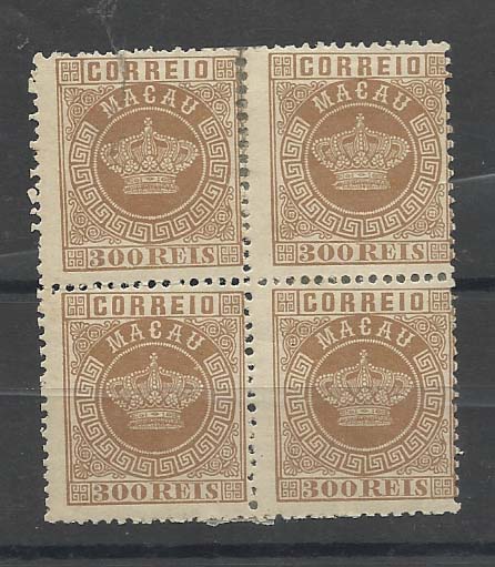1220.jpg -     Lote:    1220            Macau       Descrição:         1884 &mdash; Tipo Coroa. CE9, 300 reis, denteado 12 &frac12;. Quadra. Valor de catálogo &euro; 136,00.        **       Valor Base:     &euro; 25,00     Valor Venda:     &euro; 26,00       