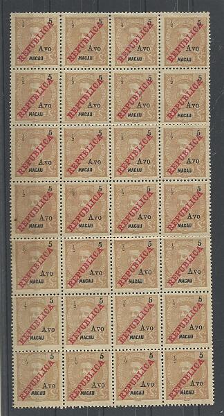 1242.jpg -     Lote:    1242            Macau       Descrição:         1913 &mdash; D. Carlos I tipo Mouchon com sobretaxa. CE198, &frac12; avo s/ 5 avos castanho amarelo. Folha completa com 28 selos. Valor de catálogo &euro; 176,40.        *       Valor Base:     &euro; 35,00     Valor Venda:     &euro; 48,00       