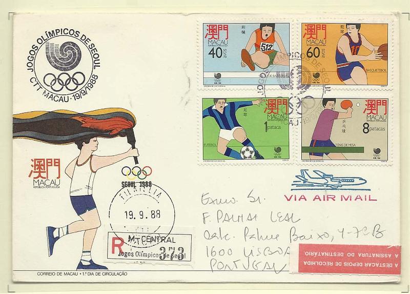 1261.jpg -     Lote:    1261            Macau       Descrição:         1988 &mdash; Jogos Olímpicos de Seul. CE575/78. Sobrescrito circulado registado de Macau (19.09.88) para Lisboa (27.09.88) com série completa obliterados com carimbo comemorativo do 1.º dia de circulação.        FDC       Valor Base:     &euro; 20,00     Valor Venda:     Retirado     