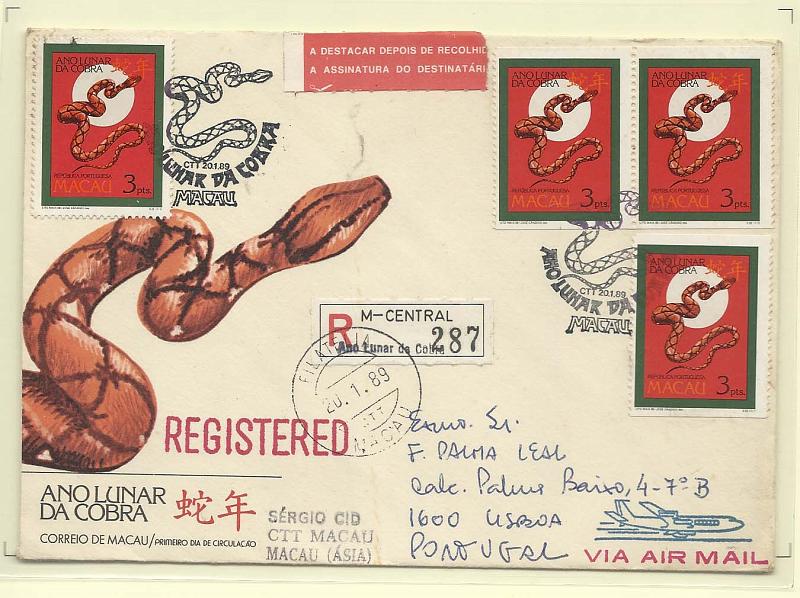1264.jpg -     Lote:    1264            Macau       Descrição:         1989 &mdash; Ano Lunar da Cobra. CE585. Sobrescrito circulado registado de Macau (20.01.89) para Lisboa (01.02.89) com 4 selos de 3P obliterados com carimbo comemorativo do 1.º dia de circulação.        FDC       Valor Base:     &euro; 20,00     Valor Venda:     Retirado     