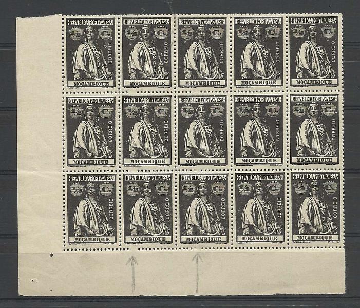 1287.jpg -     Lote:    1287            Moçambique       Descrição:         1914 &mdash; Ceres. CE154, &frac12; c preto, denteado 15x14, papel porcelana. Bloco de 15 selos, canto de folha, com defeitos no denteado horizontal das 2.ª e 3.ª colunas.        ***       Valor Base:     &euro; 12,00     Valor Venda:     Retirado     