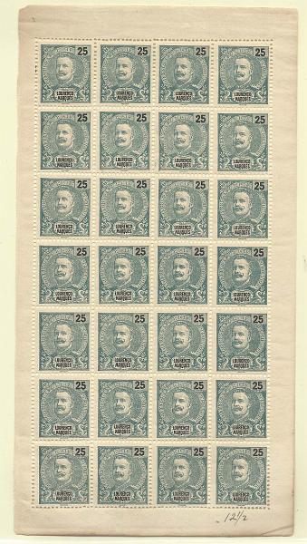 1305.jpg -     Lote:    1305            Lourenço Marques       Descrição:         1898/1901 &mdash; D. Carlos I tipo Mouchon. CE37, 25 reis verde, denteado 12 &frac12;  Folha completa de 28 selos. Valor de catálogo &euro; 5.600,00.        *       Valor Base:     &euro; 250,00     Valor Venda:     Retirado     