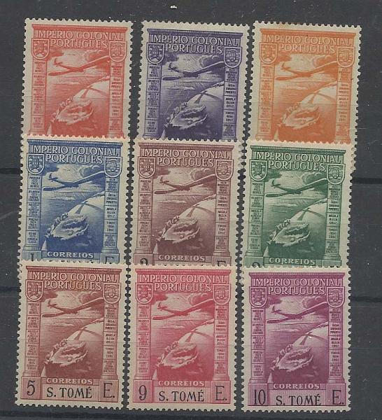 1343.jpg -     Lote:    1343            São Tomé e Príncipe       Descrição:         1938 &mdash; Império Colonial Português. Correio Aéreo. Legenda S. TOMÉ. CE CA1/9. Série completa. Selo de 5E com ponto de óxido no verso. Valor de catálogo &euro; 323,00.        **       Valor Base:     &euro; 70,00     Valor Venda:     &euro; 85,00       