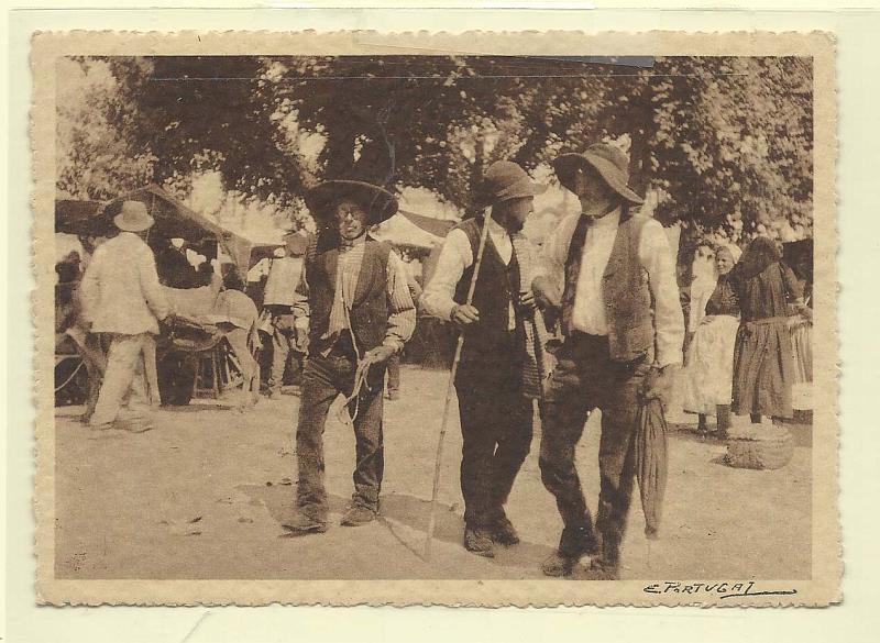1972.jpg -     Lote:    1972      Lotes pelo Correio              Descrição:         Feiras e mercados. Sintra &mdash; Três cavalheiros.... (Feira).        PI       Valor Base:     &euro; 12,00     Valor Venda:     Retirado     