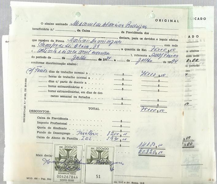 2011.jpg -     Lote:    2011      Lotes pelo Correio              Descrição:         Lote com 6 recibos com diversas taxas da última emissão de selos fiscais, nomeadamente 200$00, 300$00, 400$0o e outras taxas menores.         Lote       Valor Base:     &euro; 5,00     Valor Venda:     Retirado     