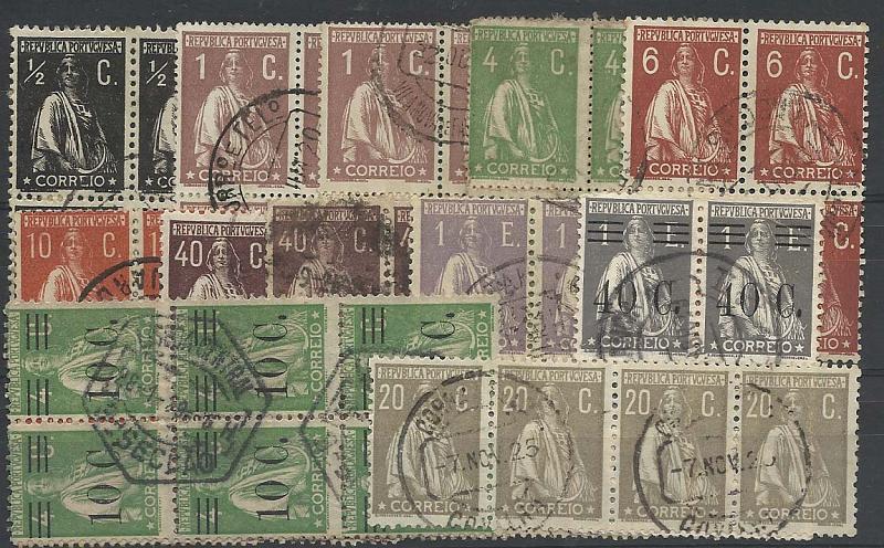 2139.jpg -     Lote:    2139      Lotes pelo Correio       Portugal        Descrição:         1912/29 &mdash; Ceres. Lote composto por 10 quadras + bloco de 6 selos + tira de 4 selos de diversos valores e emissões. Lote a ver.        Lote       Valor Base:     &euro; 8,00     Valor Venda:     &euro; 8,00       