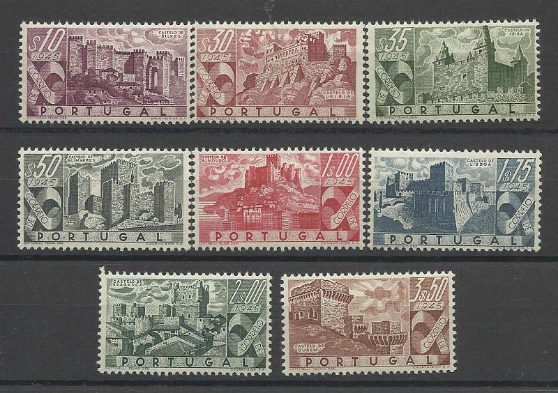 2170.jpg -     Lote:    2170      Lotes pelo Correio       Portugal        Descrição:         1946 &mdash; Castelos de Portugal. CE664/674. Série completa. Selo de $30 com ligeiro ponto de óxido. Valor de catálogo &euro; 171,00.        **       Valor Base:     &euro; 10,00     Valor Venda:     &euro; 18,00       