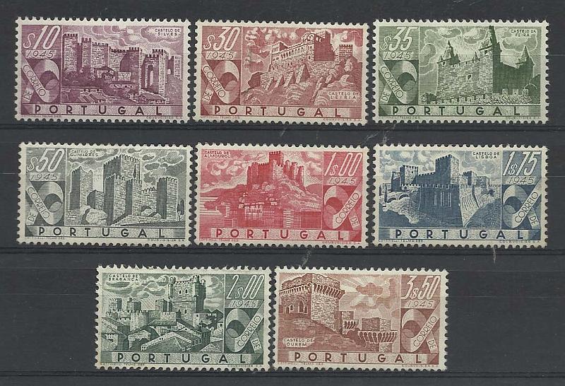 2171.jpg -     Lote:    2171      Lotes pelo Correio       Portugal        Descrição:         1946 &mdash; Castelos de Portugal. CE664/671. Série completa. Valor de catálogo &euro; 171,00.        **       Valor Base:     &euro; 15,00     Valor Venda:     &euro; 15,00       