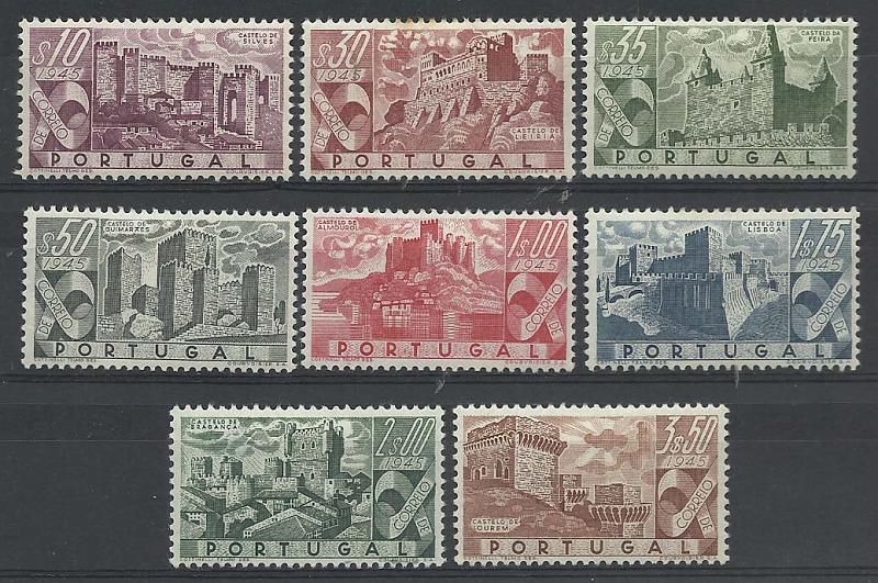 2172.jpg -     Lote:    2172      Lotes pelo Correio       Portugal        Descrição:         1946 &mdash; Castelos de Portugal. CE664/671. Série completa. Valor de catálogo &euro; 171,00.        **       Valor Base:     &euro; 15,00     Valor Venda:     &euro; 24,00       