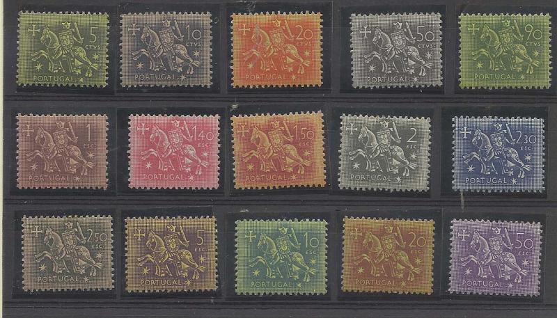 2197.jpg -     Lote:    2197      Lotes pelo Correio       Portugal        Descrição:         1953 &mdash; Cavaleiro Medieval. CE763/777. Série completa. Valor de catálogo &euro; 112,00.        **       Valor Base:     &euro; 12,00     Valor Venda:     &euro; 12,00       