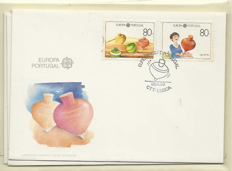 2235.jpg -     Lote:    2235      Lotes pelo Correio       Portugal        Descrição:         1989 &mdash; Europa CEPT(Portugal, Açores e Madeira). CE1883/88. Lote de 3 FDCs com dois selos cada completando a série, um deles com selos retirados do bloco.        FDC       Valor Base:     &euro; 15,00     Valor Venda:     Retirado     