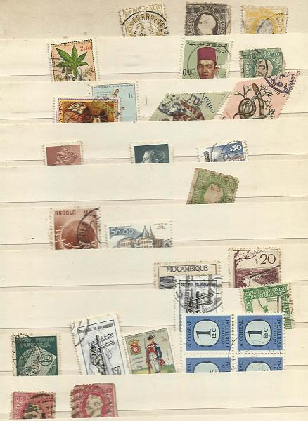 2596.jpg -     Lote:    2596      Lotes pelo Correio              Descrição:         Portugal e Colónias. Classificador com selos usados de Portugal e Colónias. Lote a ver.        Lote       Valor Base:     &euro; 15,00     Valor Venda:     Retirado     