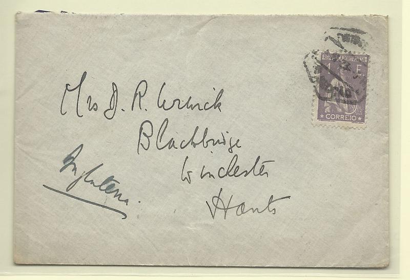 0202.jpg -     Lote:    202            Portugal       Descrição:         1920/22 &mdash; Ceres. Sobrescrito circulado de lisboa (??.11.23) para Inglaterra com selo de 1E violeta claro, denteado 12x11 &frac12;, CE248.        Carta       Valor Base:     &euro; 12,00     Valor Venda:     Retirado     