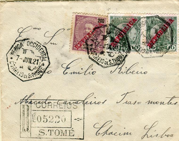 0323.jpg -     Lote:    323            S. Tomé e Príncipe       Descrição:         1911/12 &mdash; D. Carlos Mouchon com sobrecarga REPUBLICA + D. Manuel II com sobrecarga REPUBLICA. Sobrescrito circulado registado de S. Tomé (07.06.21) para Lisboa (29.06.21) com selo de 200 reis CE107 e par de 10 reis CE113. Carta de extrema raridade pois é remetida no curto período em que esteve em vigor o porte de 12c das colónias para Portugal (12c pelo 1.º porte + 10c pelo prémio de registo). Bem MR..        Carta       Valor Base:     &euro; 150,00     Valor Venda:     &euro; 150,00       