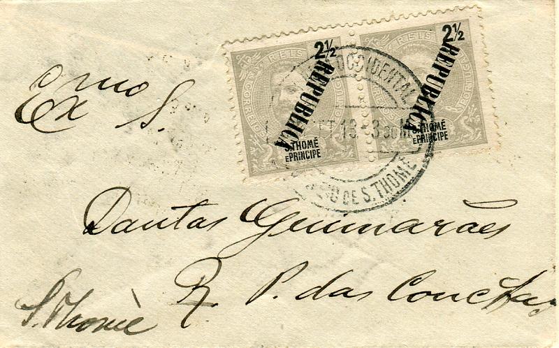 0326.jpg -     Lote:    326            S. Tomé e Príncipe       Descrição:         1913 &mdash; D. Carlos I Mouchon, com sobrecarga REPUBLICA local tipografada. Sobrescrito de reduzidas dimensões (cartões de visita) circulado em S. Tomé (30.09.13) com par de selos de 2 &frac12; reis cinzento CE121. Selos com a SOBRECARGA INVERTIDA.        Carta       Valor Base:     &euro; 120,00     Valor Venda:     Retirado     