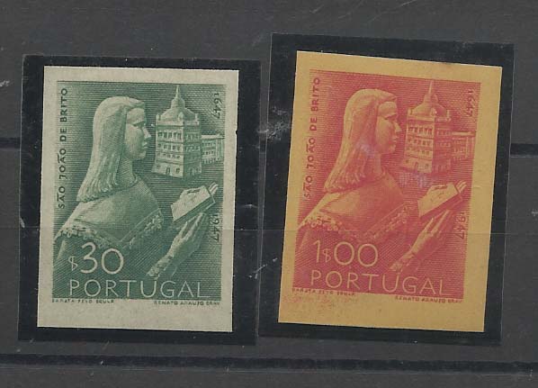 0759.jpg -     Lote:    759            Portugal       Descrição:         1948 &mdash; 3.º Centenário do Nascimento de S. João de Brito. CE691. Lote de duas provas de cor não denteadas, para os valores de $30 em verde (cor aprovada) e para o selo de 1$00 em carmim sobre papel amarelo (não aprovada).        PRV       Valor Base:     &euro; 30,00     Valor Venda:     Retirado     